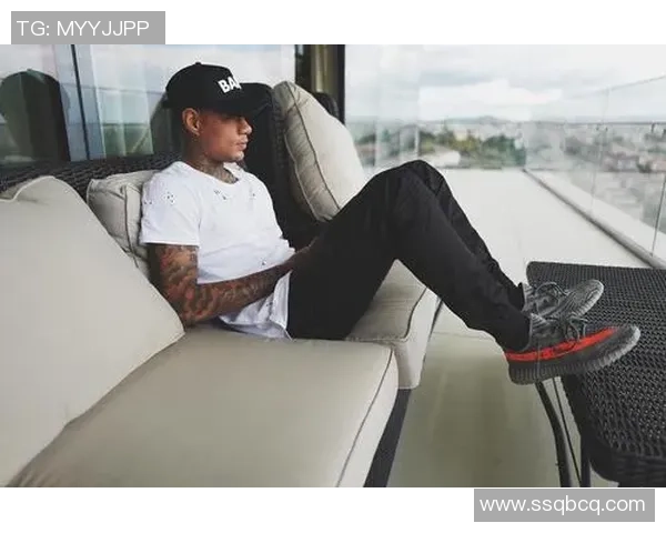 冬季球星街头穿搭解析 足球明星冬季服装搭配风格大揭秘 冬季球星街头穿搭解析 足球明星冬季服装搭配风格大揭秘