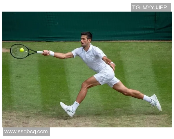 德约科维奇温网赛场上的足球情结与心中的球星追忆 德约科维奇温网赛场上的足球情结与心中的球星追忆