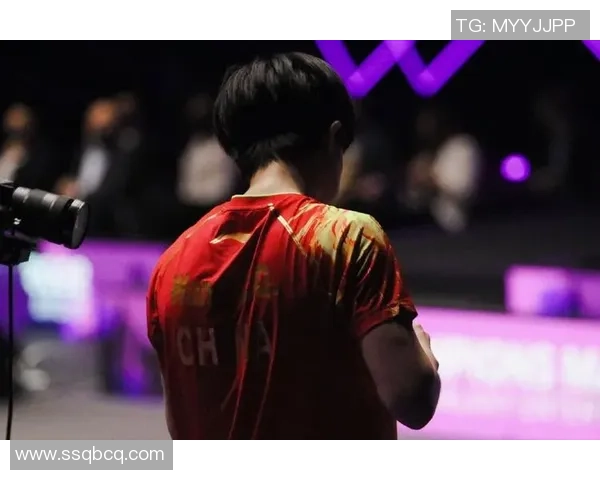 追随绿茵传奇背影感受热血青春与永不言弃的力量